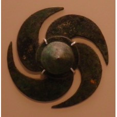 Bronze shield ornaments, four-point spiral swastika